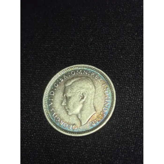 TONED 1943 Australian Silver Three Pence – San Francisco Mint ("S" Mintmark)
