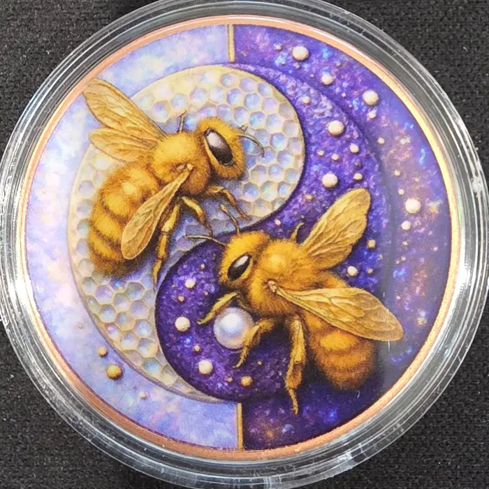 1oz  999 fine colorised copper round  Honeybee Blueberry