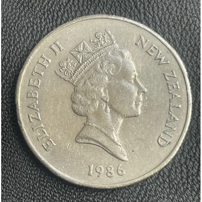 1986 New Zealand 50c HMS Endeavour NZ Round Fifty Cents Cent Coin 50
