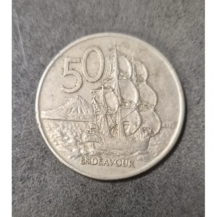 1972 50c Cent New Zealand - Endeavour Rear Low Mintage 157,300