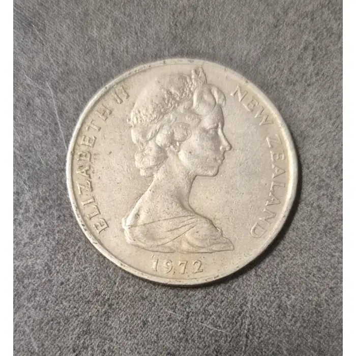 1972 50c Cent New Zealand - Endeavour Rear Low Mintage 157,300