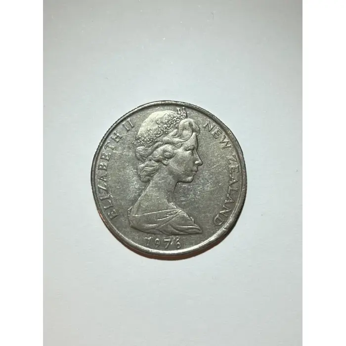 New Zealand NZ 1976 50c Silver Coin Endeavour Queen Elizabeth II