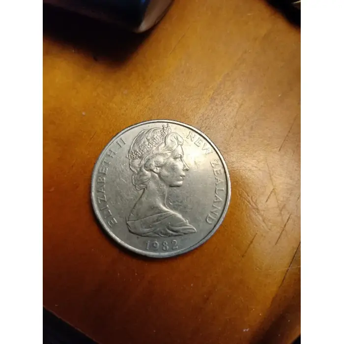 ELIZABETH II COIN 1982 NEW ZEaLAND 50 CENTS Endeavor