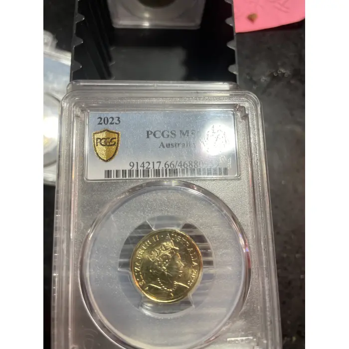 Two dollar with the queen 35000 wold wide