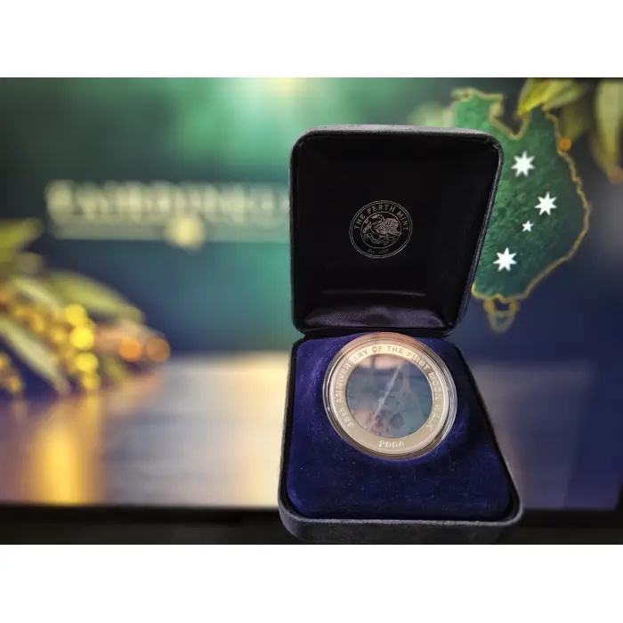 2004 35th Anniversary First Moon Walk $1 1oz Silver Hologram Proof 