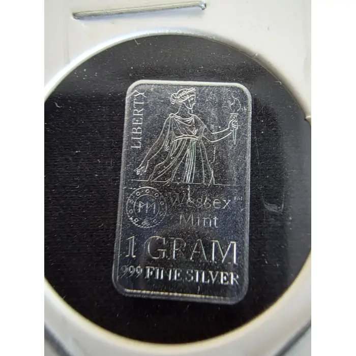 Silver Bullion bundle. 999 fine Bars, 1/10th oz round and NZ 50%  sixpence
