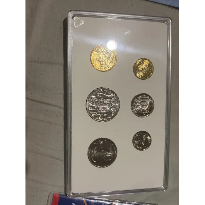 🪙🇦🇺 FOR SALE – AUSTRALIAN COLLECTABLE COIN BUNDLE – 5 ITEMS INCLUDING KC 111