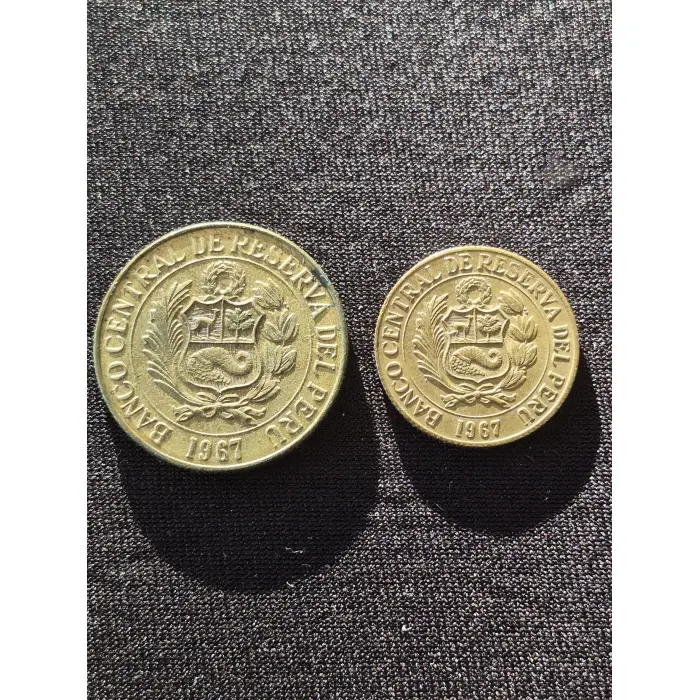 Pair of Vintage 1967 Peru Coins  – 1 Sol De Oro & 1/2 Sol De Oro